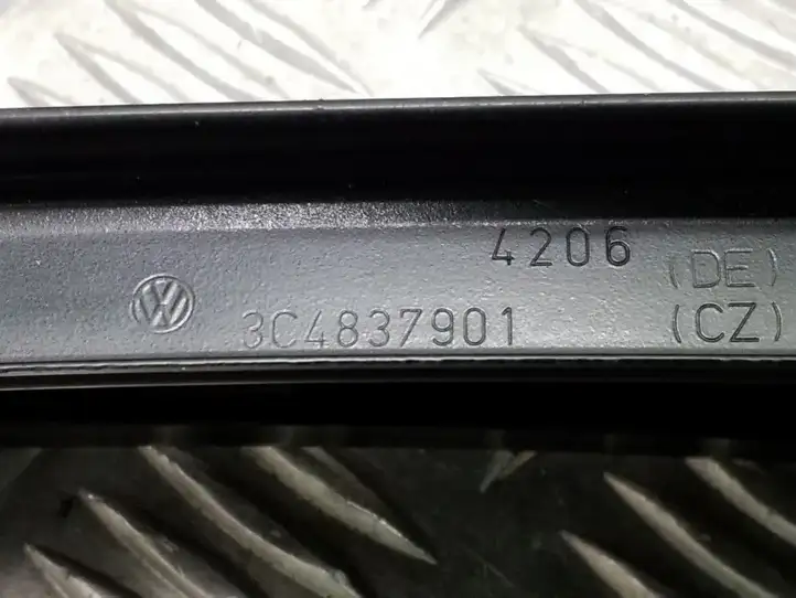 Volkswagen PASSAT B6 (2005 - 2010) 3C4837901 Накладка стекла передней двери — фото 4