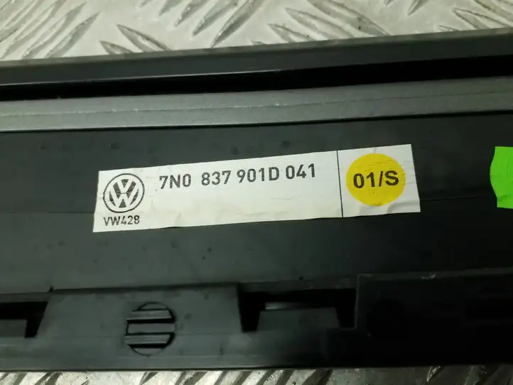 Volkswagen Sharan (2010 - 2015) 7N0837901D Накладка стекла передней двери — фото 3