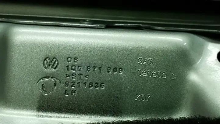 Volkswagen Eos (2006 - 2010) 1Q0871909 Другая часть кузова — фото 2