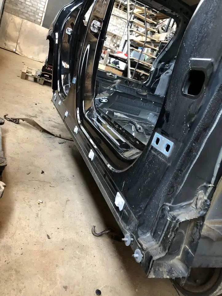 Mercedes-Benz EQA Передний порог кузова — фото 1