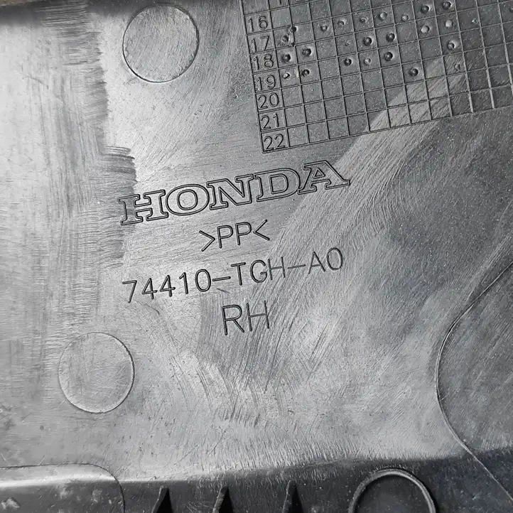 Honda Civic X (2016 - 2021) 74410TGHA0 Молдинг заднего крыла — фото 6