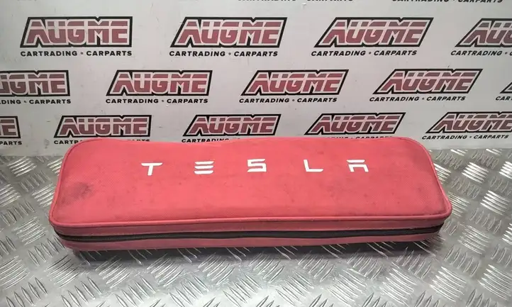 Tesla Model 3 (2017 - 2023) E427R032738 Аварийный знак — фото 1
