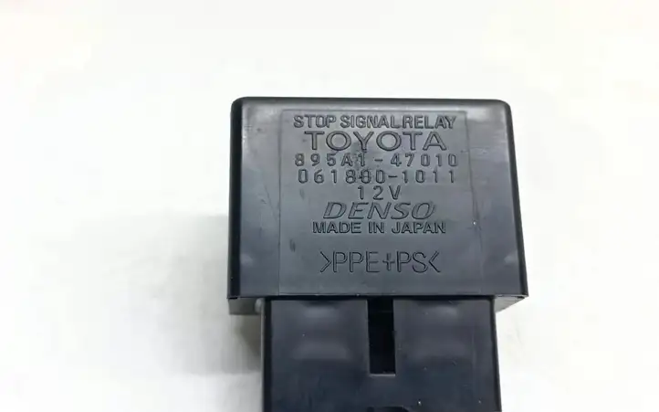 Toyota Prius (XW30) (2009 - 2015) 895A147010 Реле задних фонарей — фото 3