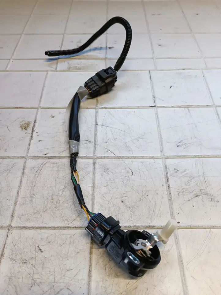 Toyota Corolla Verso AR10 (2004 - 2009) 8928152021 Датчик ускорения — фото 1