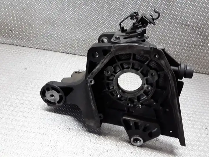 Opel Zafira B (2006 - 2008) 55187918 Кронштейн топливного насоса — фото 1