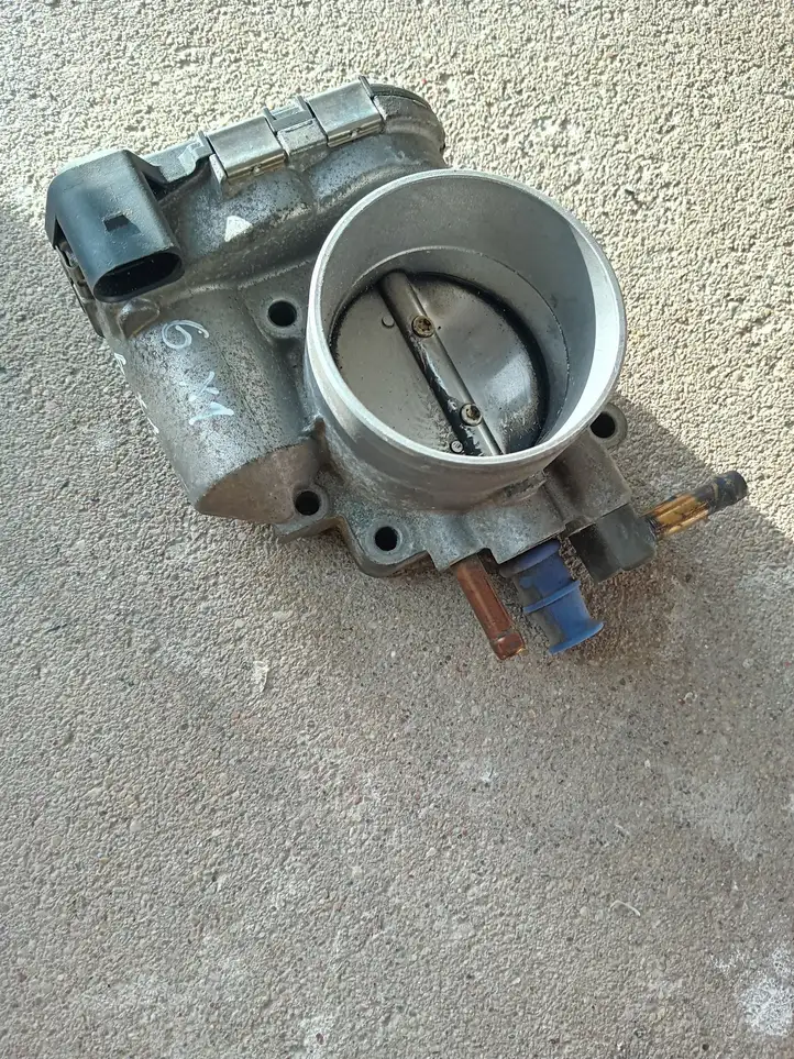Audi A4 S4 B6 8E 8H (2000 - 2006) 078133062B Дроссельная заслонка — фото 1