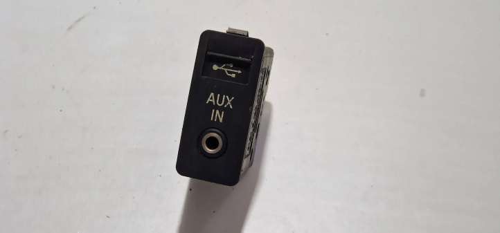 9138402 BMW 5 E60 E61 USB jungtis