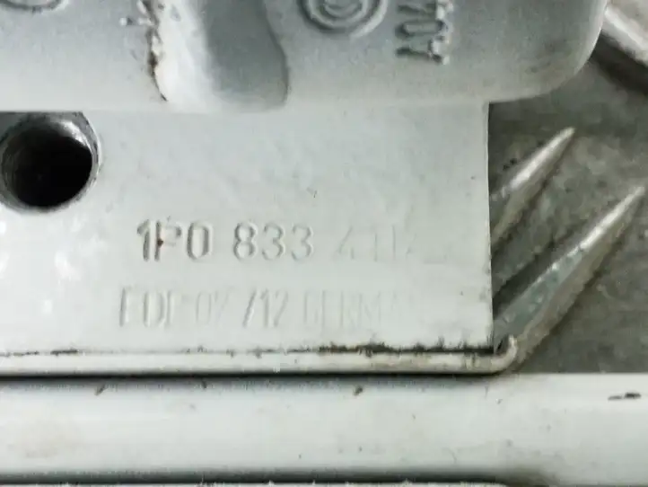 Seat Altea XL (2004 - 2015) 1P0833411A Нижняя петля задней двери — фото 2