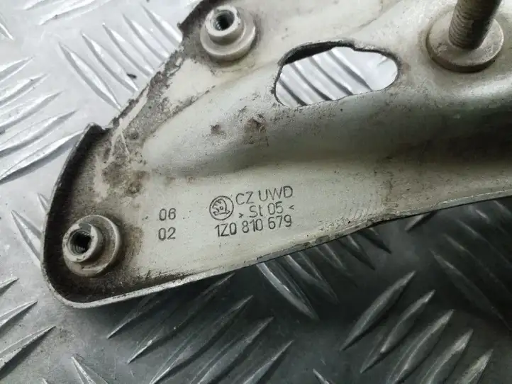 Skoda Octavia Mk2 (1Z) (2004 - 2013) 1Z0810679 Крепление крыла — фото 3