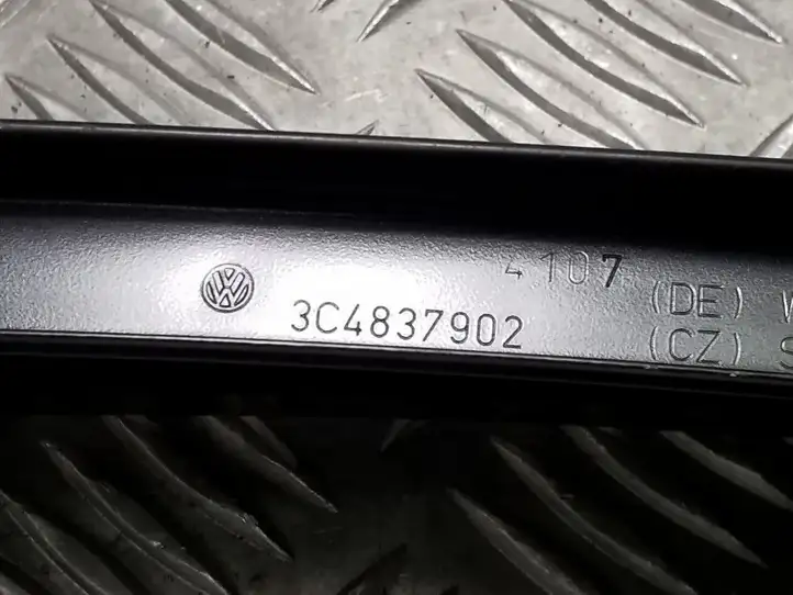 Volkswagen PASSAT B7 (2011 - 2014) 3C4837902 Накладка стекла передней двери — фото 3