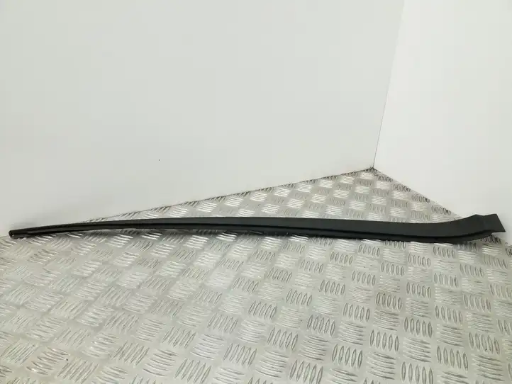 Volkswagen Golf Plus (2008 - 2014) 5M0854327D Накладка стоек лобового стекла — фото 1
