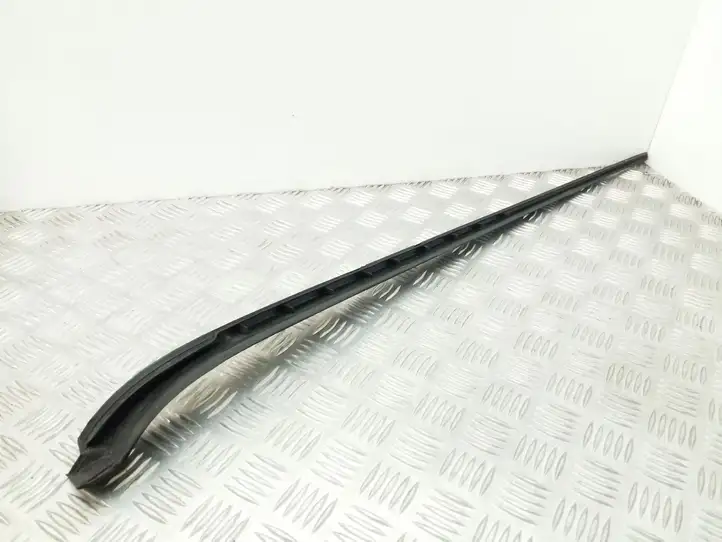 Volkswagen Golf Plus (2008 - 2014) 5M0854327D Накладка стоек лобового стекла — фото 4