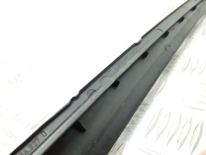Volkswagen Golf Plus (2008 - 2014) 5M0854327D Накладка стоек лобового стекла — фото 6