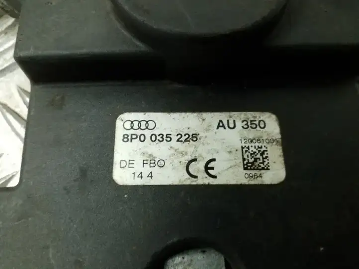 Audi A3/S3 8P (2004 - 2008) 8P0035225 Усилитель антенны — фото 4