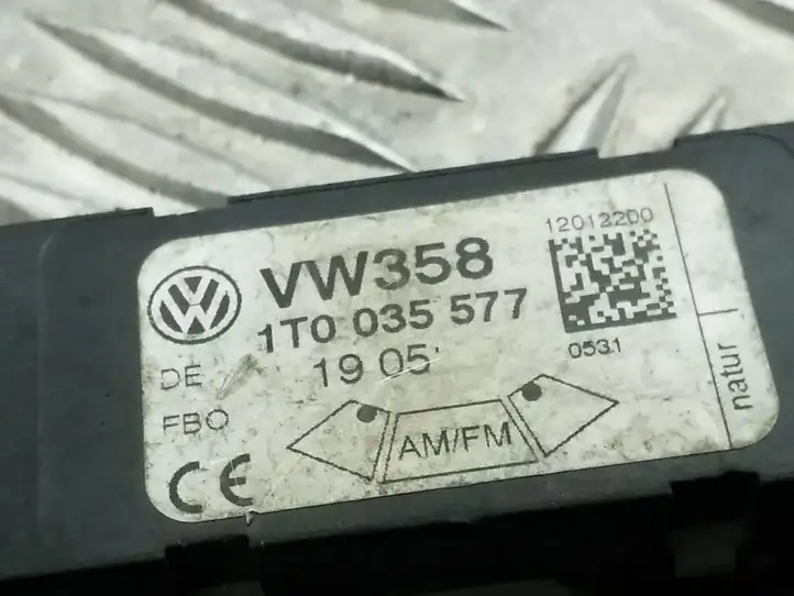 Volkswagen Touran I (2003 - 2010) 1T0035577 Усилитель антенны — фото 4