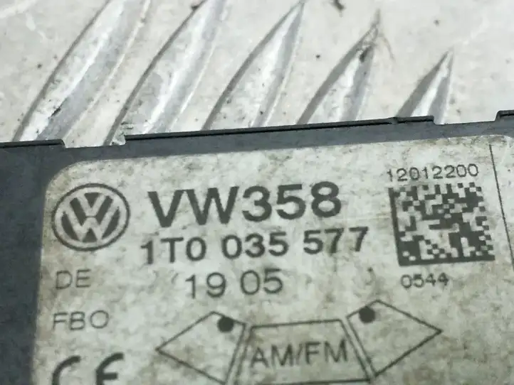 Volkswagen Touran I (2003 - 2010) 1T0035577 Усилитель антенны — фото 3