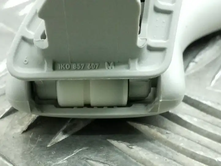 Volkswagen PASSAT B7 (2011 - 2014) 1K0857607M Потолочная ручка передняя — фото 3