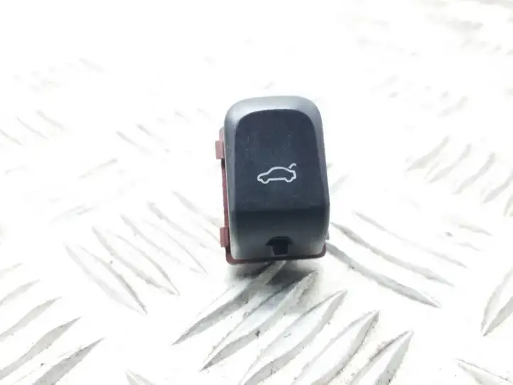 Audi A4 S4 B8 8K (2007 - 2011) 8K0959831A Кнопка закрытия крышки багажника — фото 1