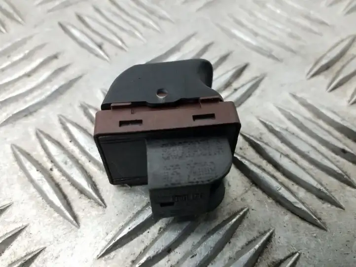 Audi A4 S4 B8 8K (2007 - 2011) 8K0959831A Кнопка закрытия крышки багажника — фото 2