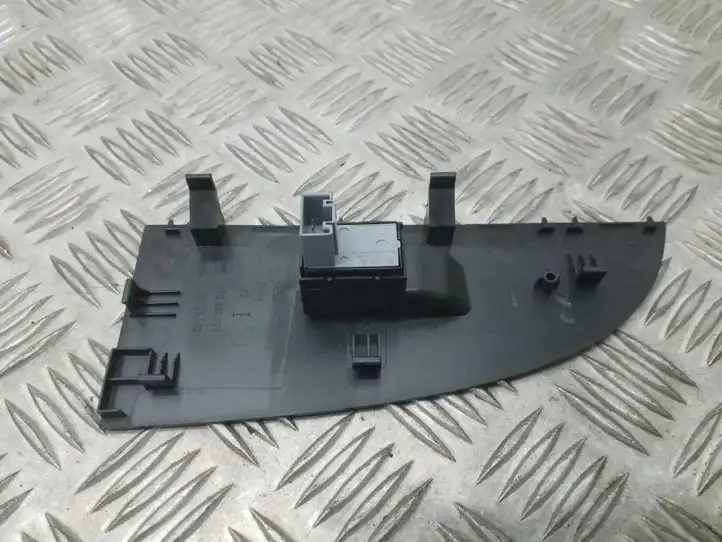 Seat Leon (1P) (2005 - 2012) 7L6959855B Кнопка стеклоподъемников — фото 3
