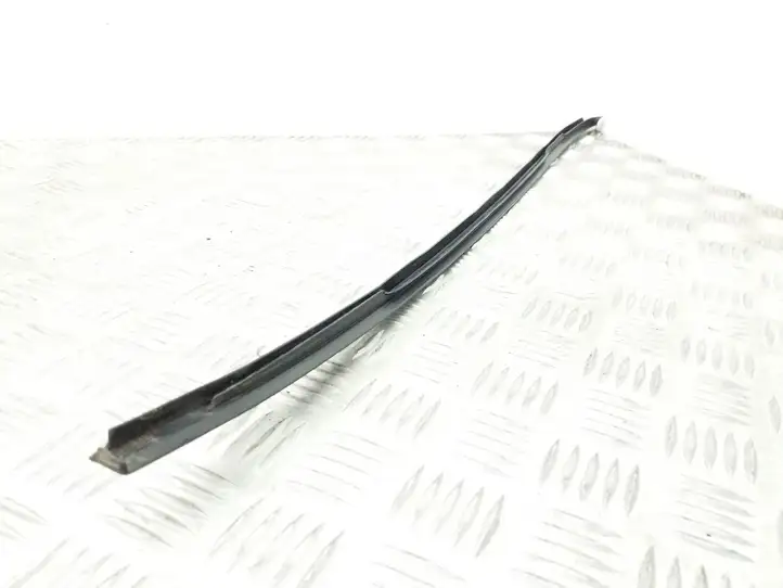 Volkswagen PASSAT B7 (2011 - 2014) 3C0854328B Накладка стоек лобового стекла — фото 3