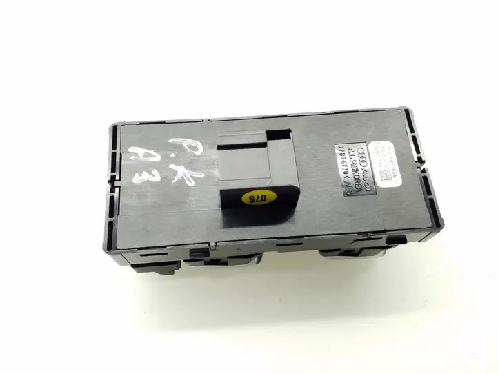 Audi A3/S3 8V (2012 - 2016) 8V0959851L Кнопка стеклоподъемников — фото 4