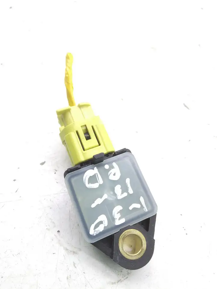Hyundai i30 (2012 - 2015) 95920A6000 Датчик удара SRS — фото 2