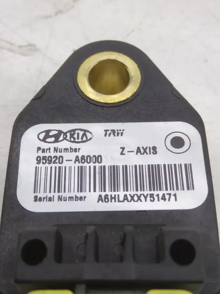 Hyundai i30 (2012 - 2015) 95920A6000 Датчик удара SRS — фото 3