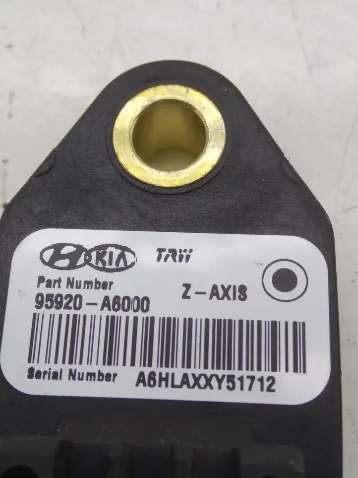 Hyundai i30 (2012 - 2015) 95920A6000 Датчик удара SRS — фото 3