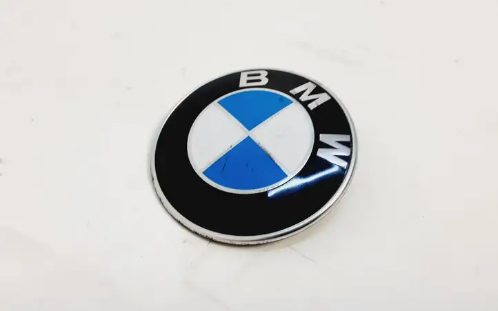BMW 7 F01 (2008 - 2016) 8132375 Эмблема производителя — фото 1