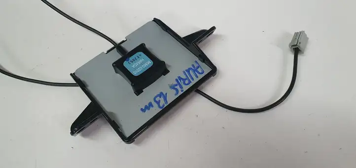 Toyota Auris E180 (2012 - 2018) GPS антенна — фото 3