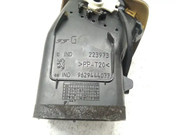 Peugeot 607 (2000 - 2004) 9629444077 Боковой воздушный дефлектор — фото 3