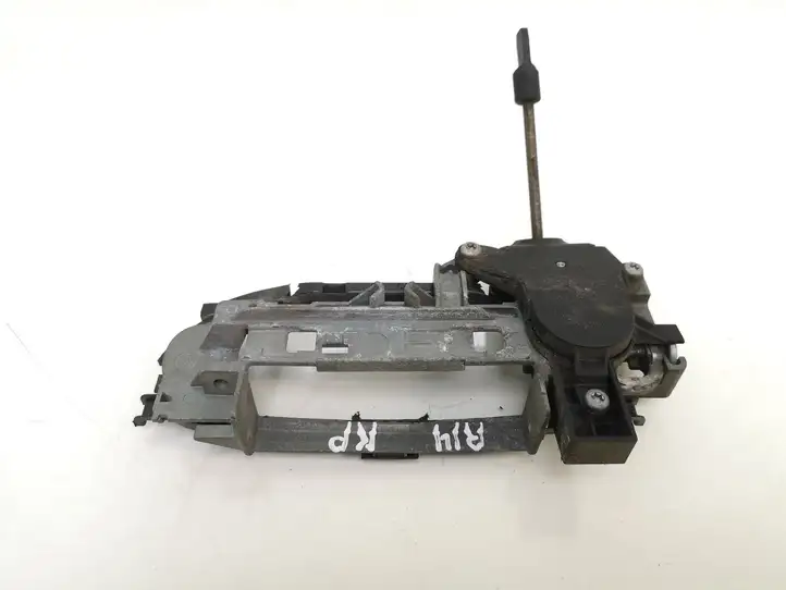 Audi A4 S4 B7 8E 8H (2004 - 2009) 8E1837885A Крепление наружной ручки передней двери — фото 4