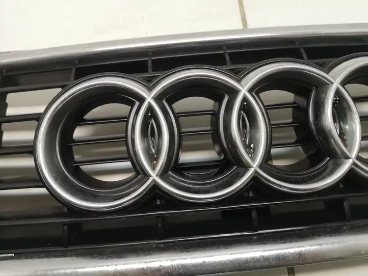 Audi A4 S4 B6 8E 8H (2000 - 2006) 8E0853651F Передняя решетка — фото 2