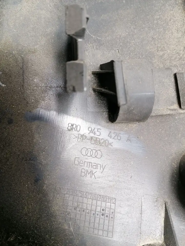Audi Q5 SQ5 (2008 - 2012) 8R0945426A Отделка заднего фонаря — фото 3