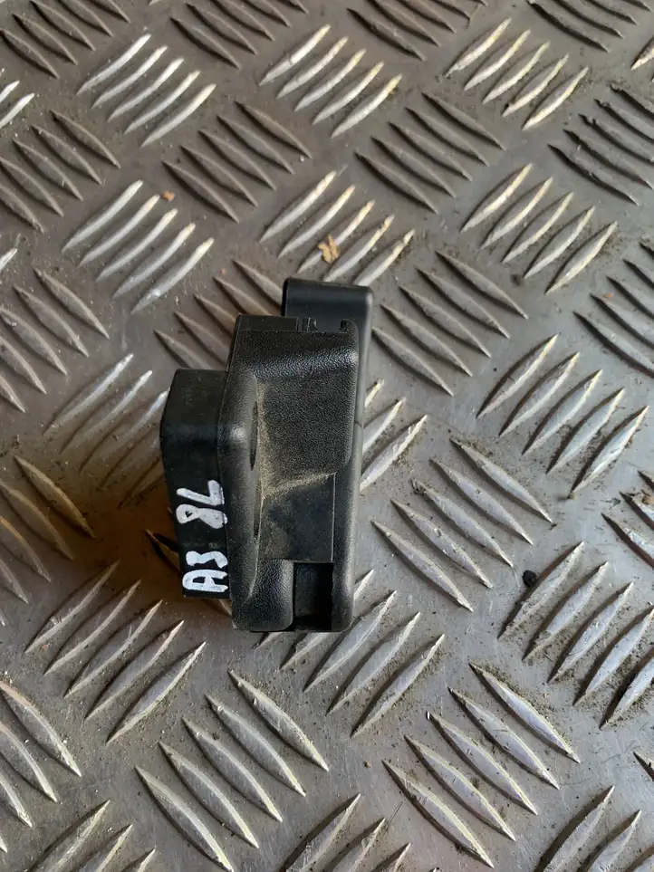 Audi A3/S3 8L (2000 - 2003) 1H1823533 Ручка открытия капота — фото 3