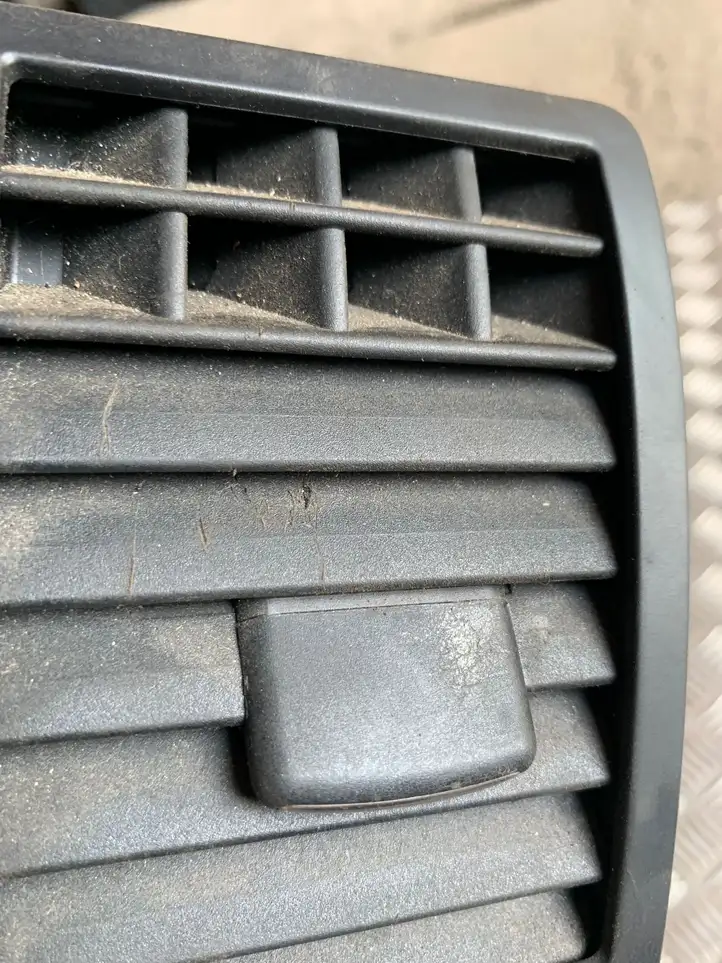 Volkswagen Touareg I (2002 - 2010) 7L6819704D Боковой воздушный дефлектор — фото 3