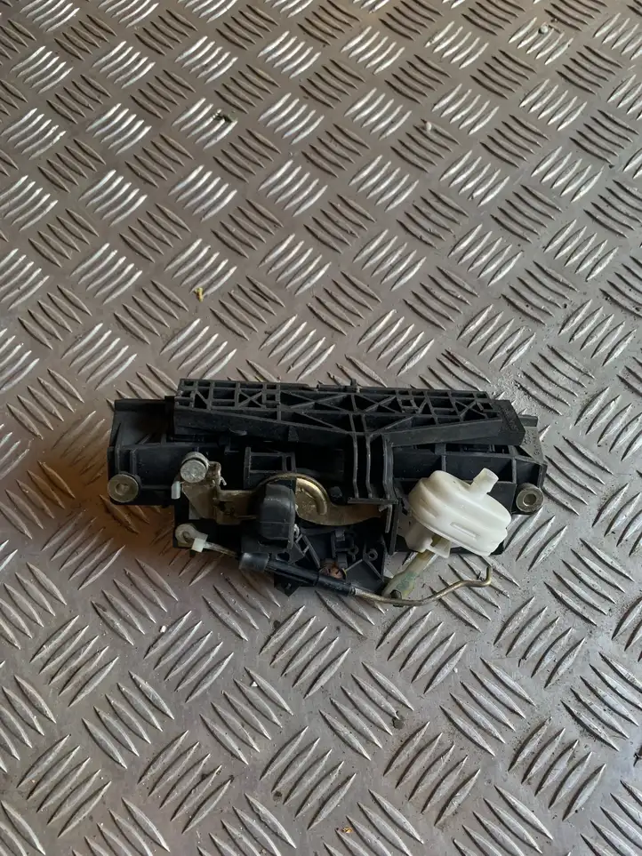 Audi A3/S3 8L (2000 - 2003) 4B0827565H Ручка крышки багажника — фото 2