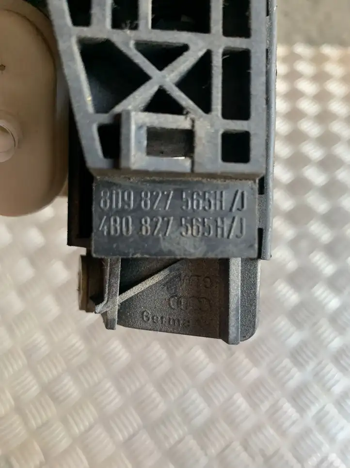 Audi A3/S3 8L (2000 - 2003) 4B0827565H Ручка крышки багажника — фото 4
