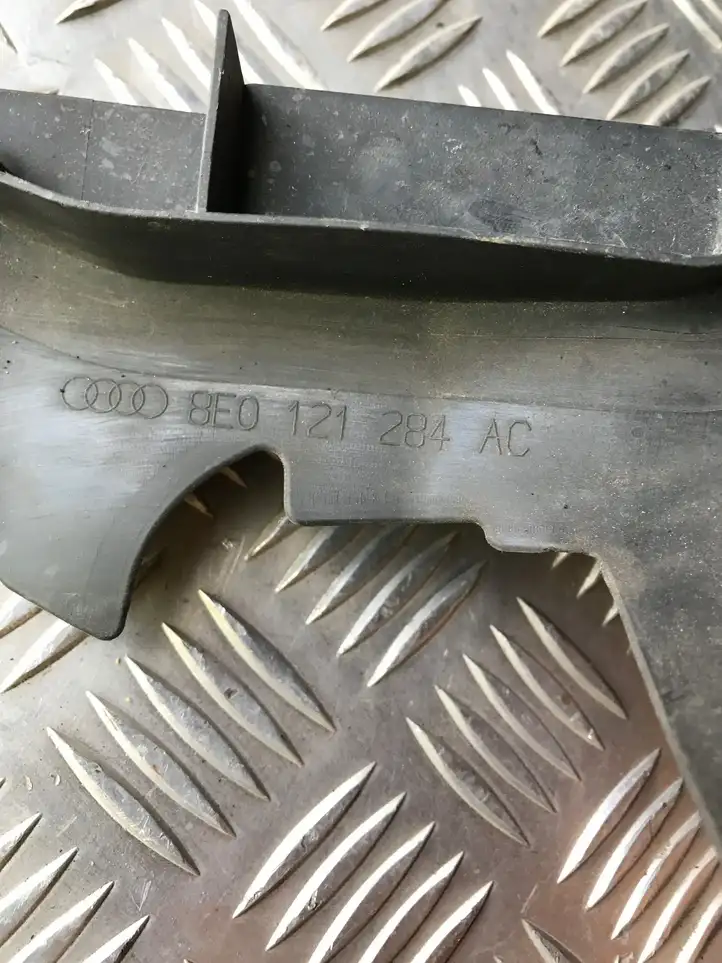 Audi A4 S4 B7 8E 8H (2004 - 2009) 8E0121284AC Дефлектор воздуха — фото 3