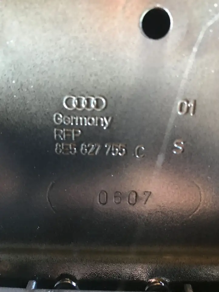 Audi A4 S4 B7 8E 8H (2004 - 2009) 8E5827755C Крышка багажника — фото 10
