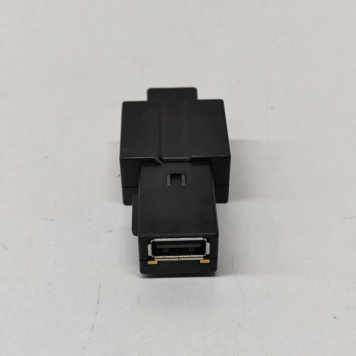 5U0035726 Seat Tarraco USB jungtis