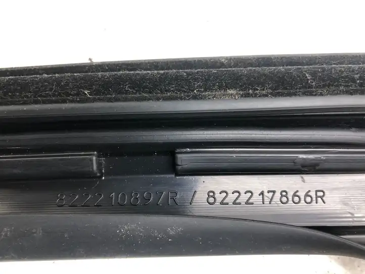 Renault Megane III (2009 - 2016) 822217866R Накладка стекла задней двери — фото 2