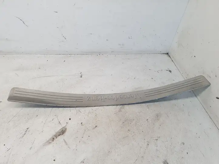 Mercedes-Benz C W204 (2007 - 2014) A2046800135 Внутренняя отделка переднего порога — фото 2