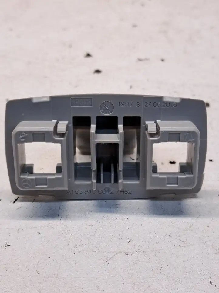 Mercedes-Benz E W213 (2016 - ) A1668100012 Крепление солнцезащитного козырька — фото 4