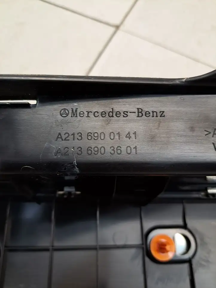 Mercedes-Benz E W211 (2002 - 2009) A2136903601 Отделка порога багажника — фото 3