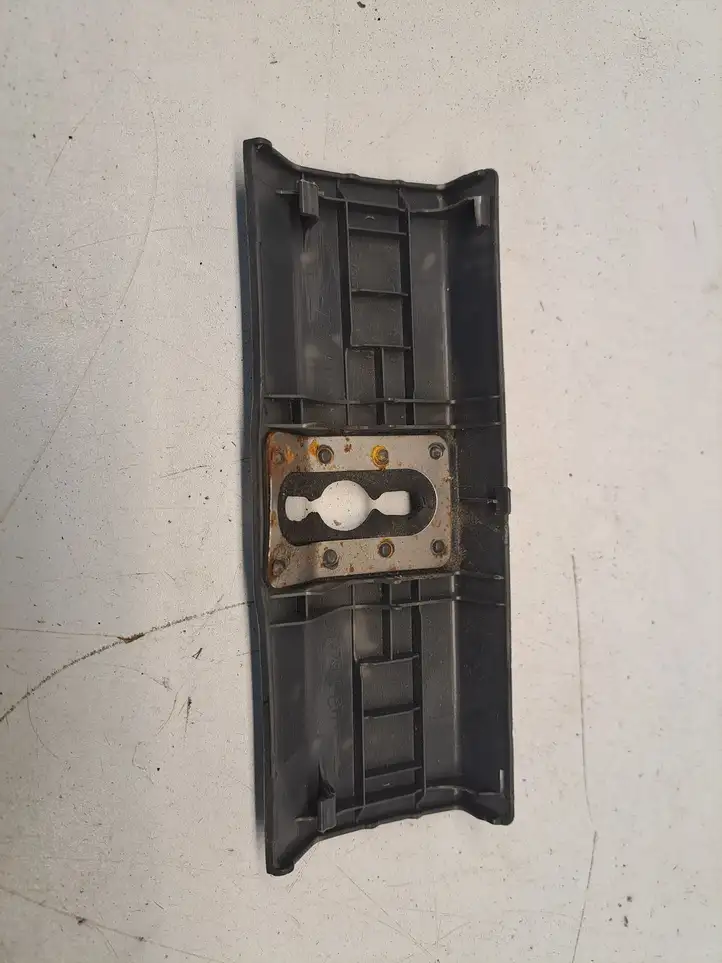 Toyota Prius (XW20) (2003 - 2009) 6471847010 Прочая отделка багажника — фото 6