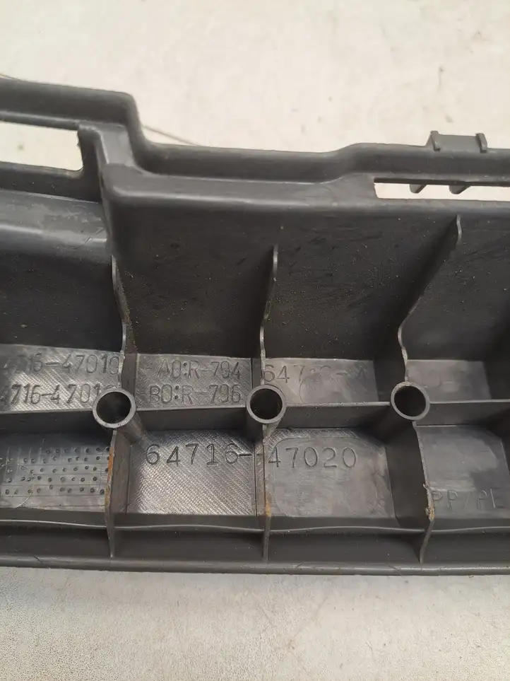 Toyota Prius (XW20) (2003 - 2009) 6471647020 Отделка порога багажника — фото 6