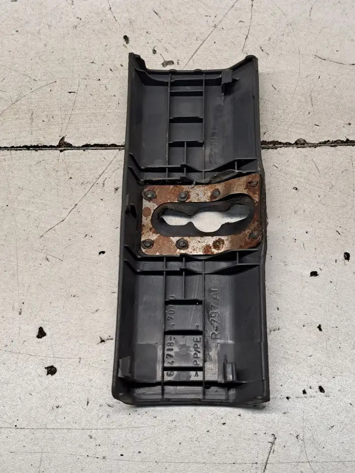 Toyota Prius (XW20) (2003 - 2009) 6471847010 Прочая отделка багажника — фото 7