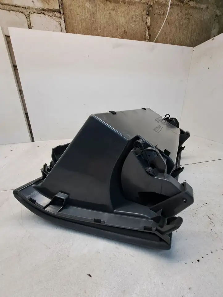 Toyota Prius+ (ZVW40) (2011 - 2018) 55440470205543747020 Бардачок в сборе — фото 2